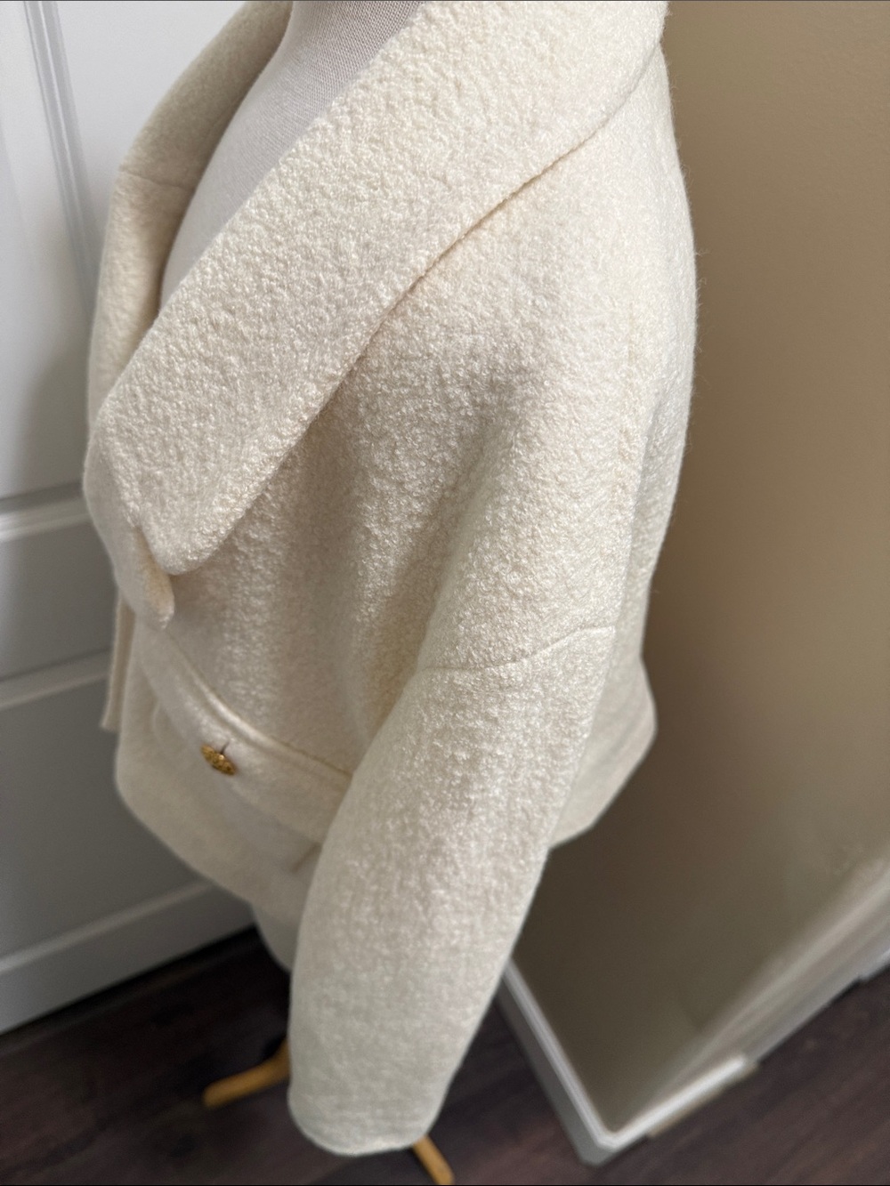 Zara Cream Bouclé Cropped Blazer with Gold Buttons - Picture 2 of 10